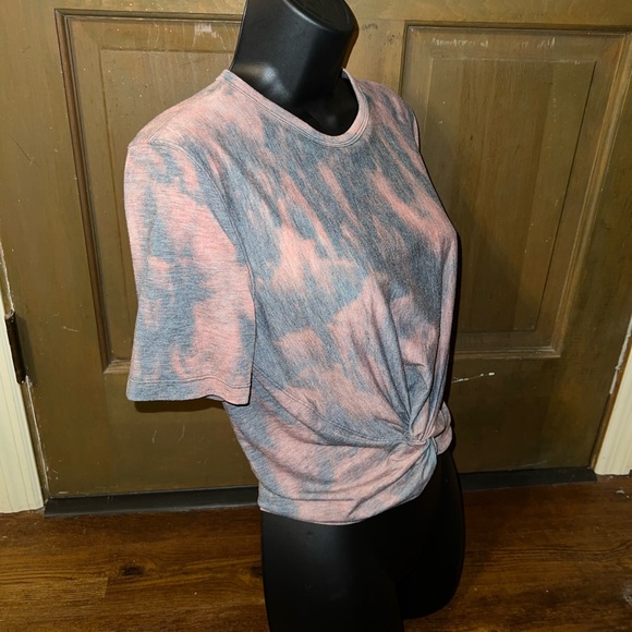 Lululemon Athetica Gray Crescent Tied Short Sleeve Top Size 2 - Picture 2 of 8
